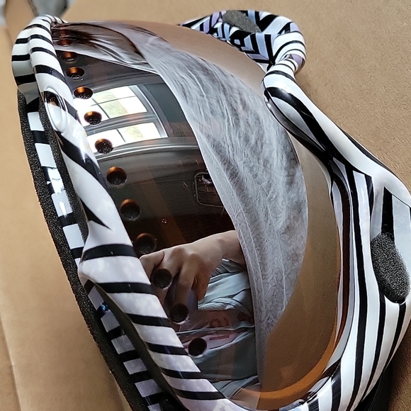 RARE Shaun White A-Frame Goggles - Picture 2 of 10